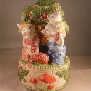 Vintage Music Box plays  “Good Olde Summertime”